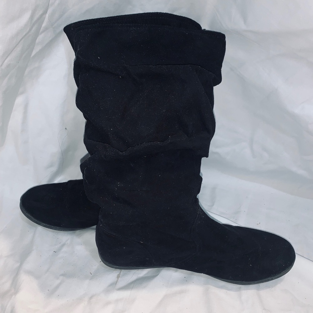 Black flat boots